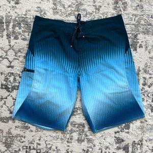 Mens Billabong Fluid Pro Shorts - Blue Geometric, Size 34
